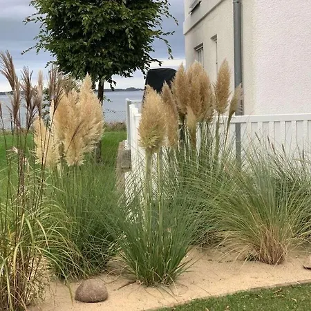 House In With 1 Bedroom Hébergement de vacances *