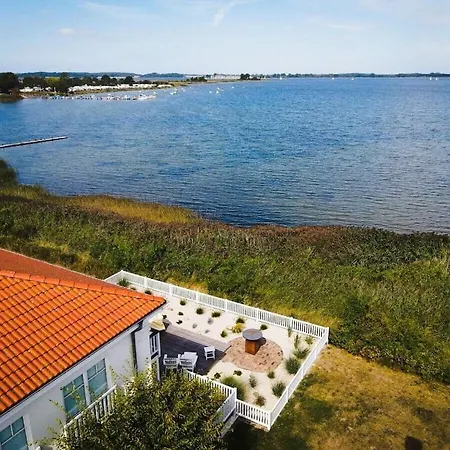 House In With 1 Bedroom *