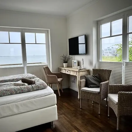 House In With 1 Bedroom Hébergement de vacances *