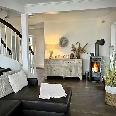 House In With 1 Bedroom *